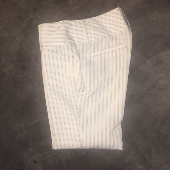 Guess Capri Pants - Picture 2 of 6